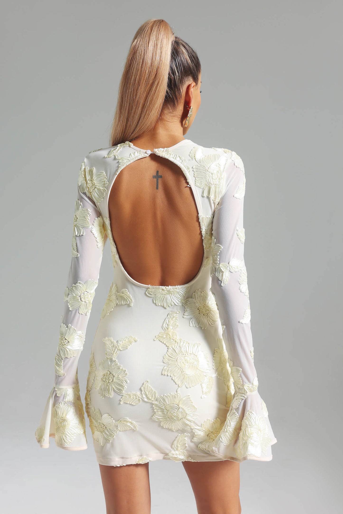 Vestido bordado manga flare - Briona