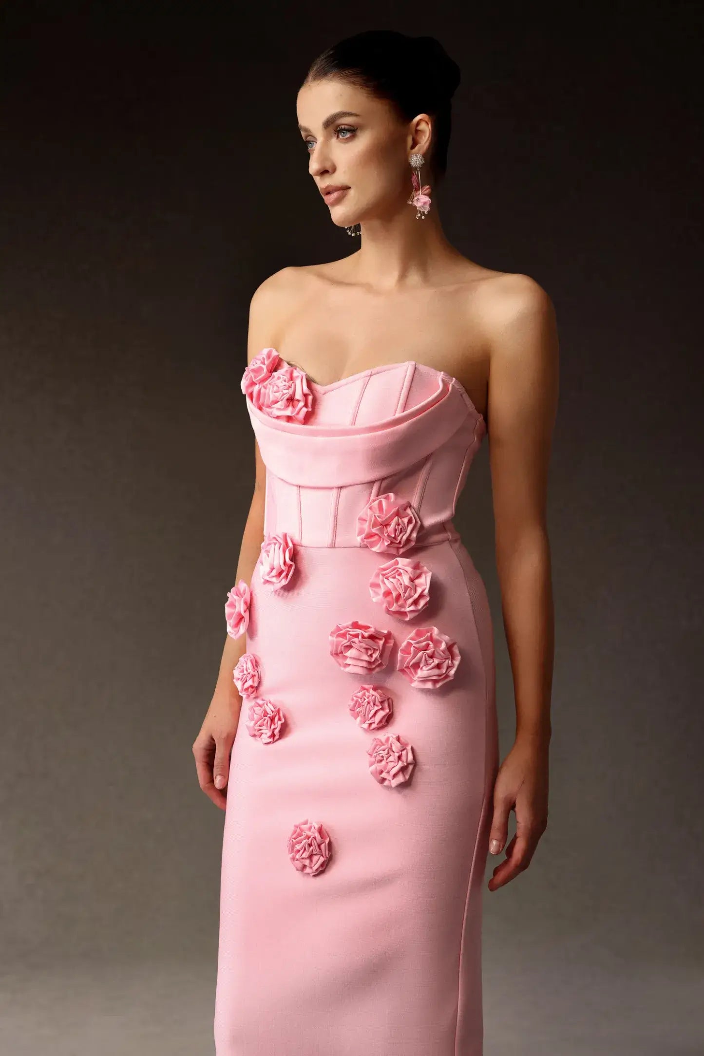 Vestido apliques 3D sem alça - Atila