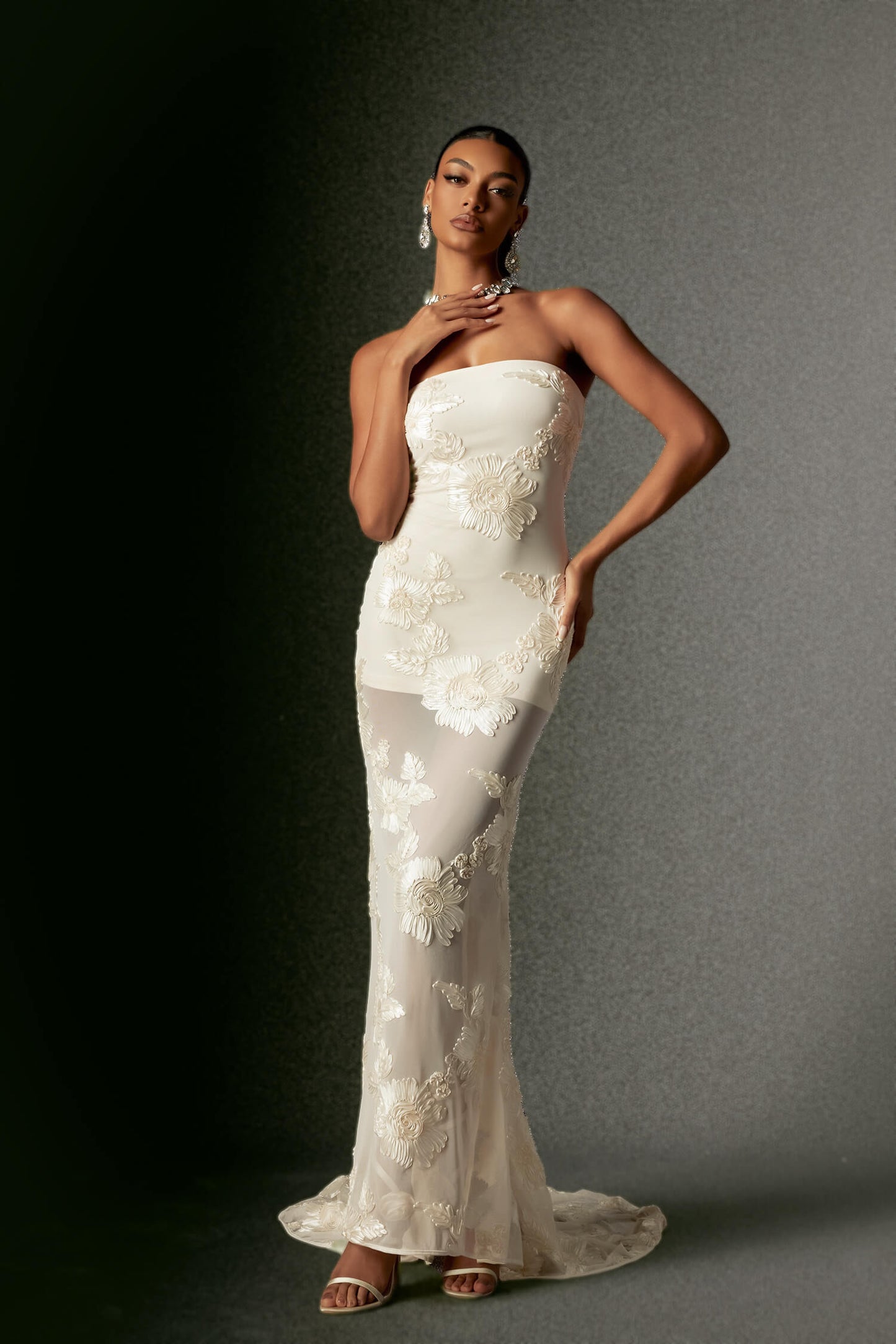 Vestido bordado sem alças - Biana