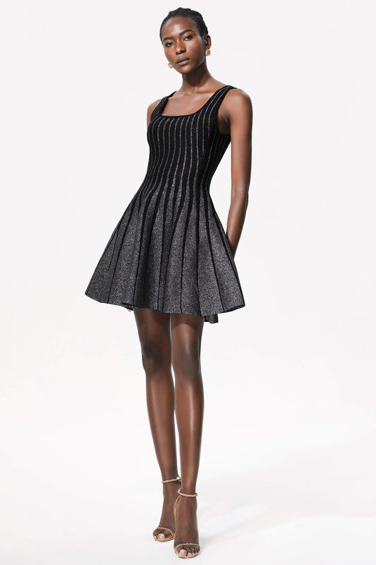 Vestido gola quadrada evasê - Lovia