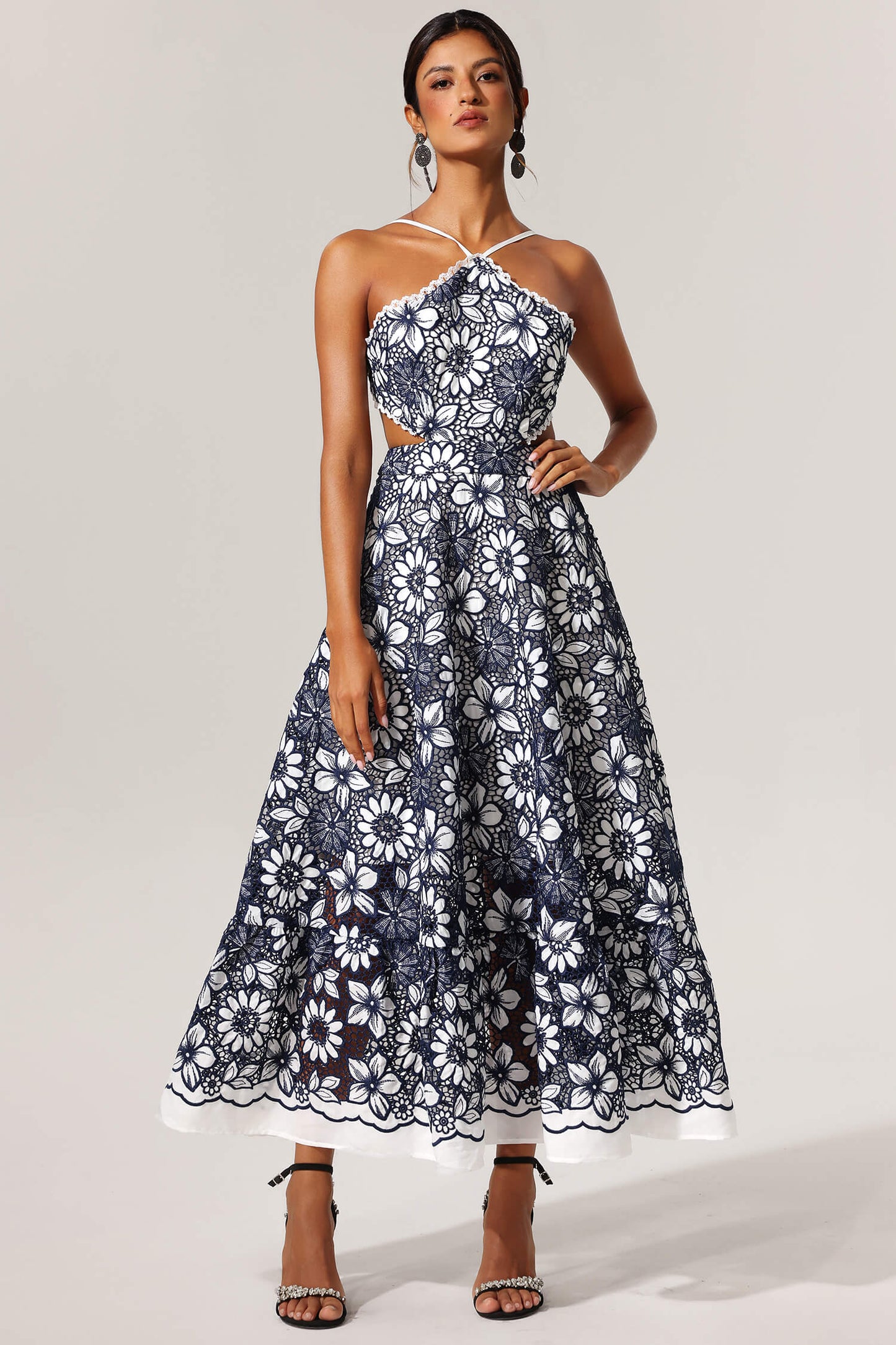 Vestido bordados com alças - Laine