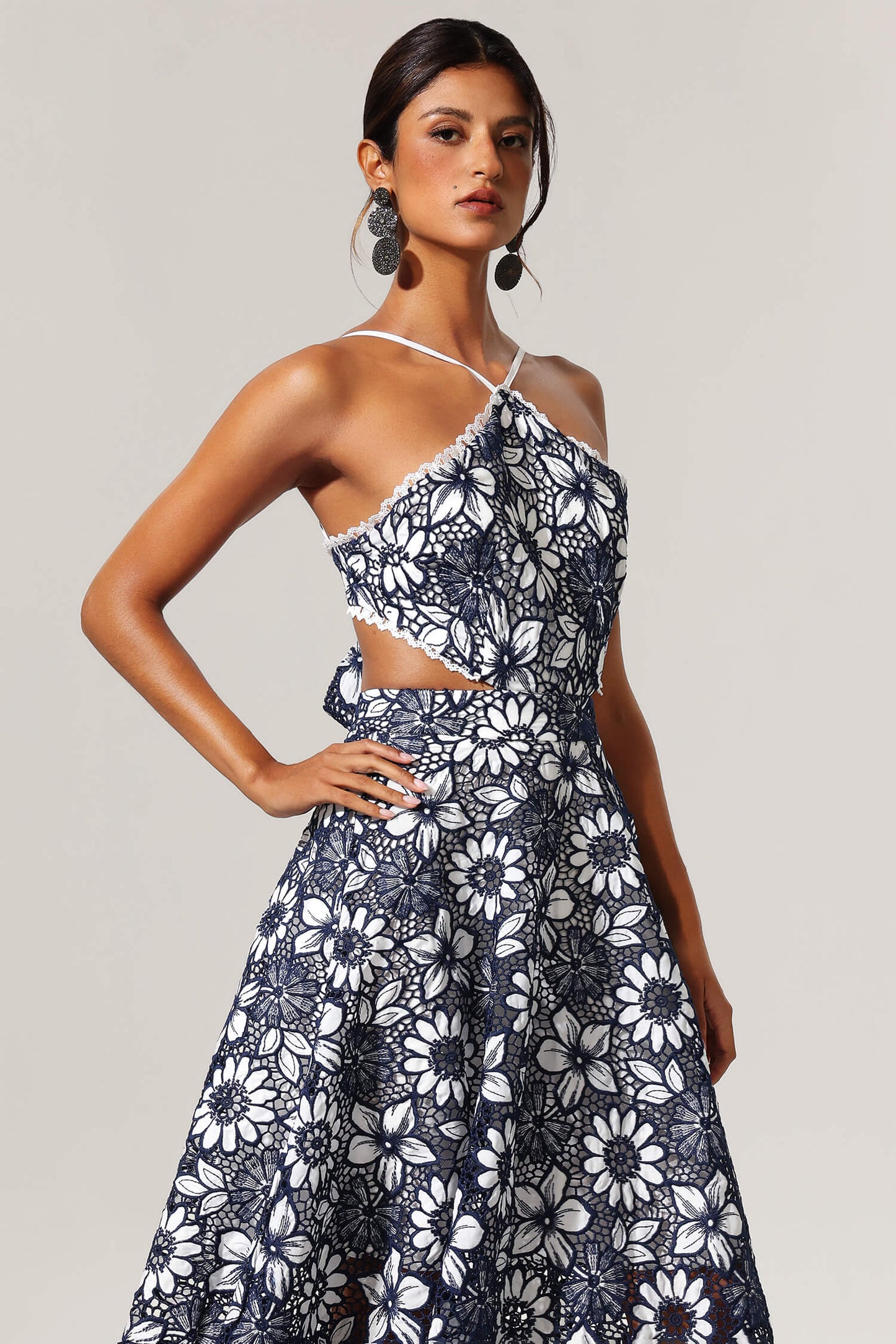 Vestido bordados com alças - Laine