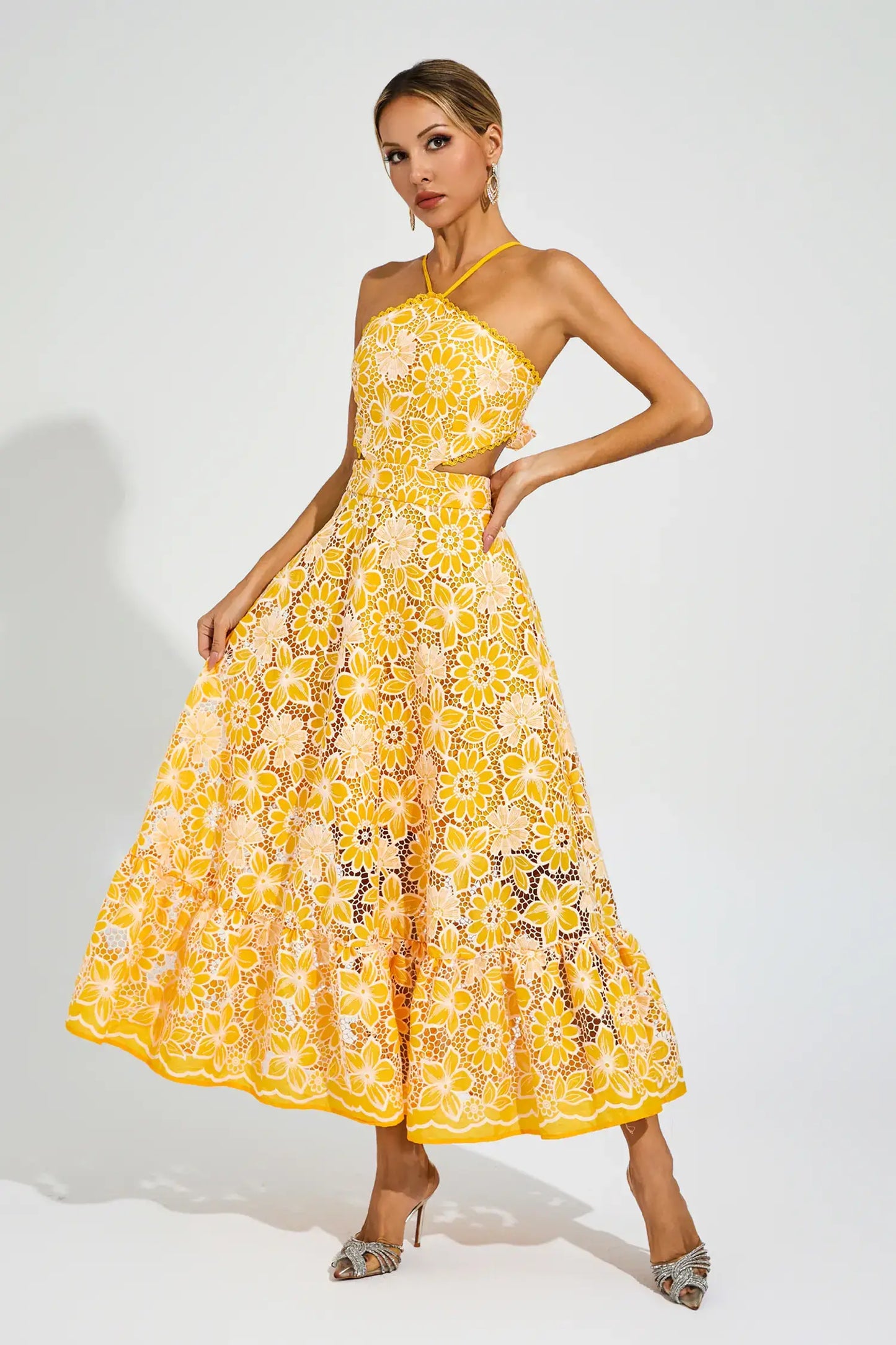 Vestido bordados com alças - Laine