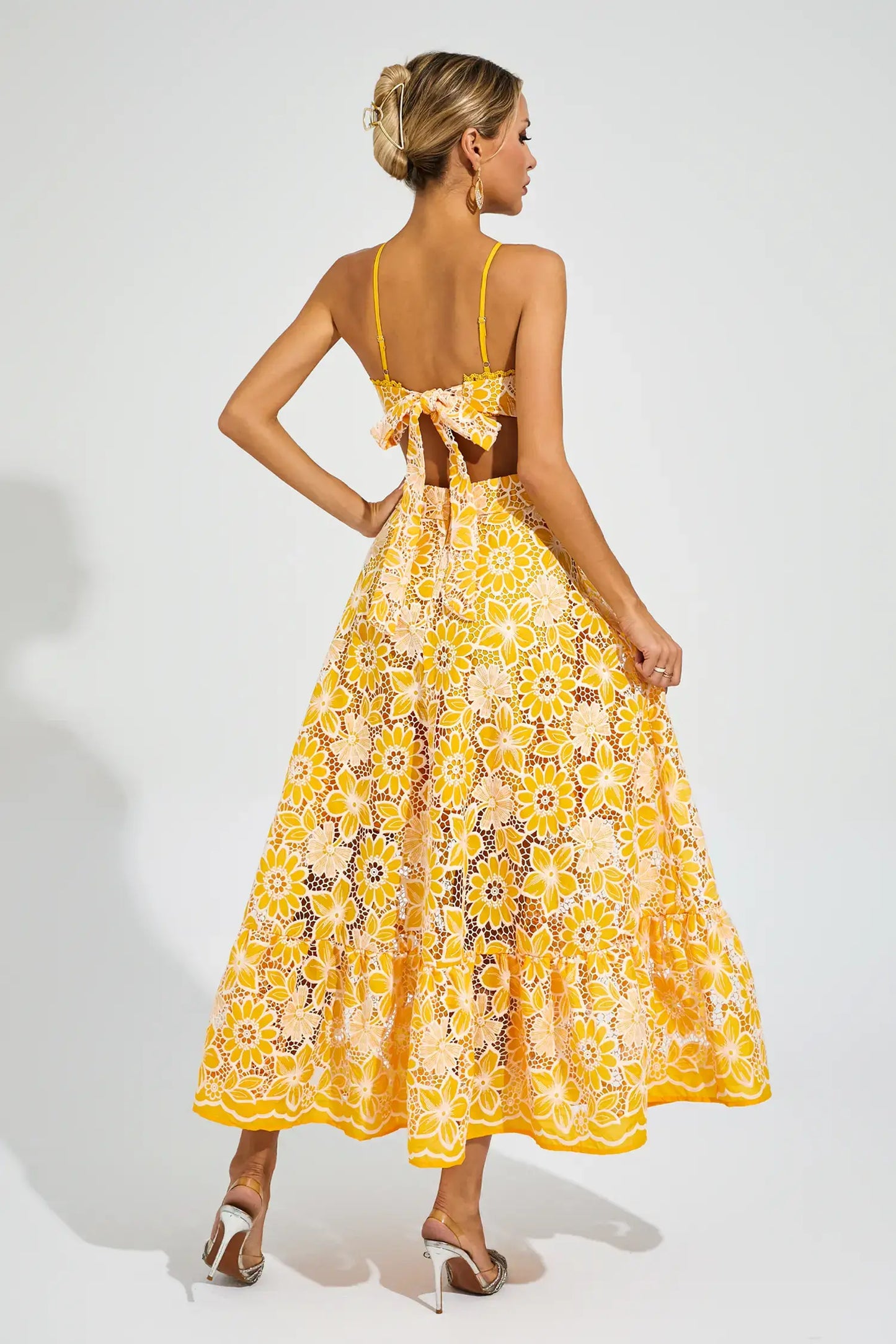 Vestido bordados com alças - Laine
