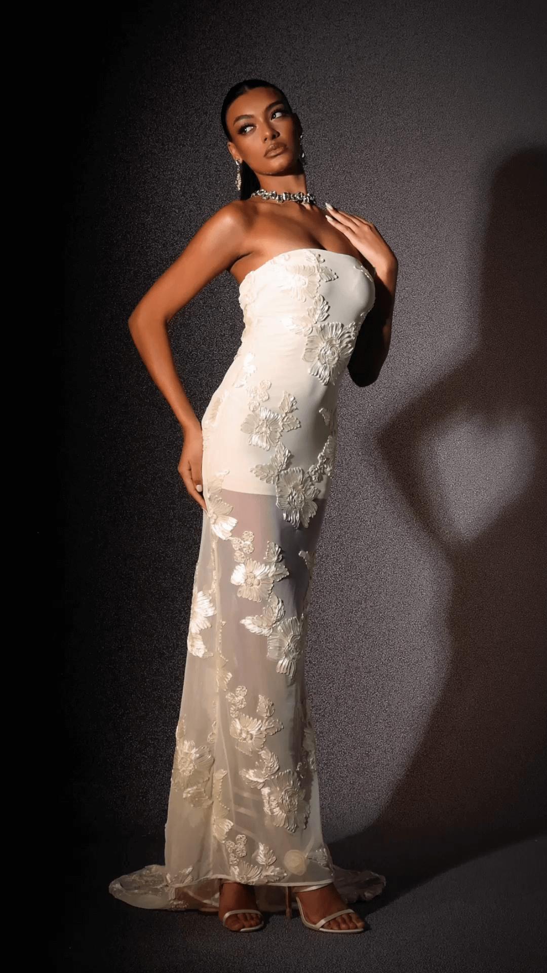 Vestido bordado sem alças - Biana