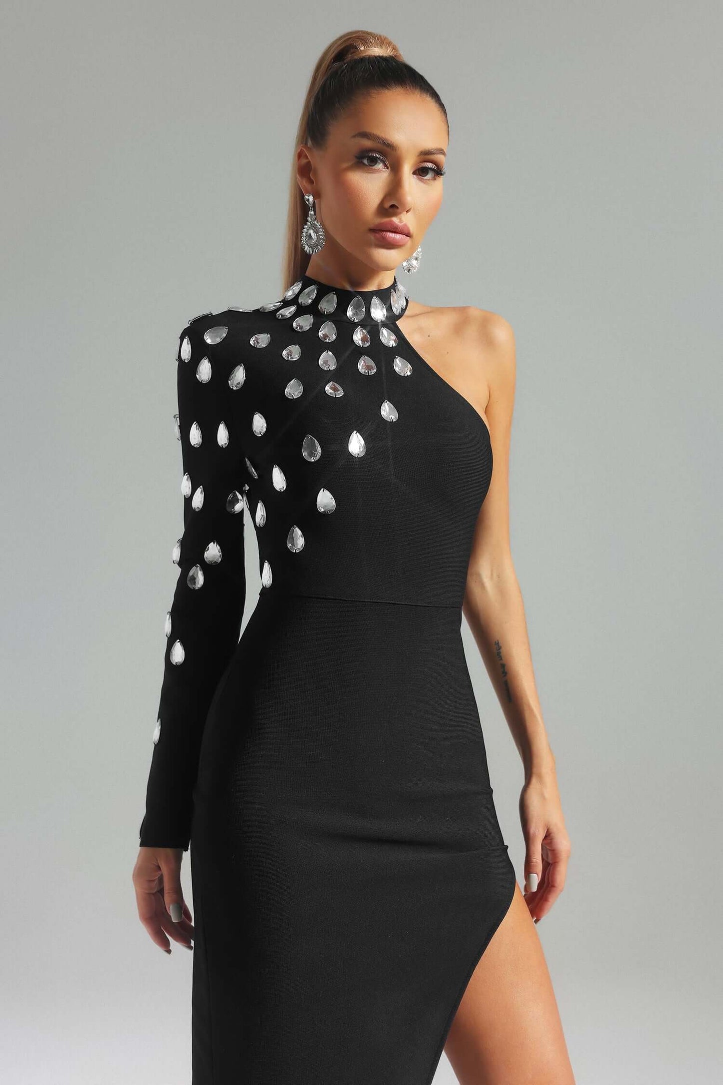 Vestido fenda e manga única - Vivian