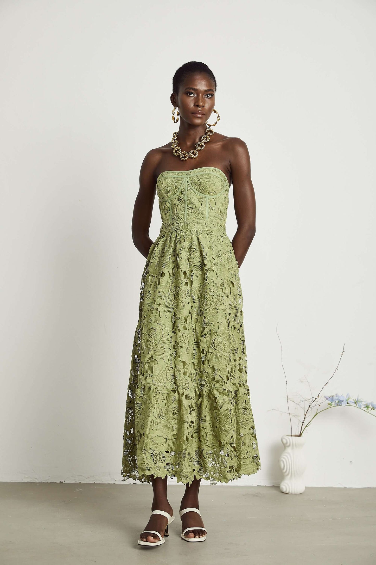 Vestido de renda sem alças - Flavia