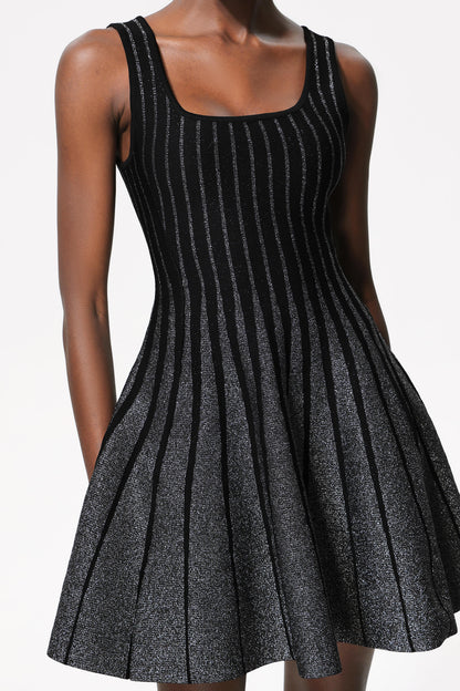 Vestido gola quadrada evasê - Lovia