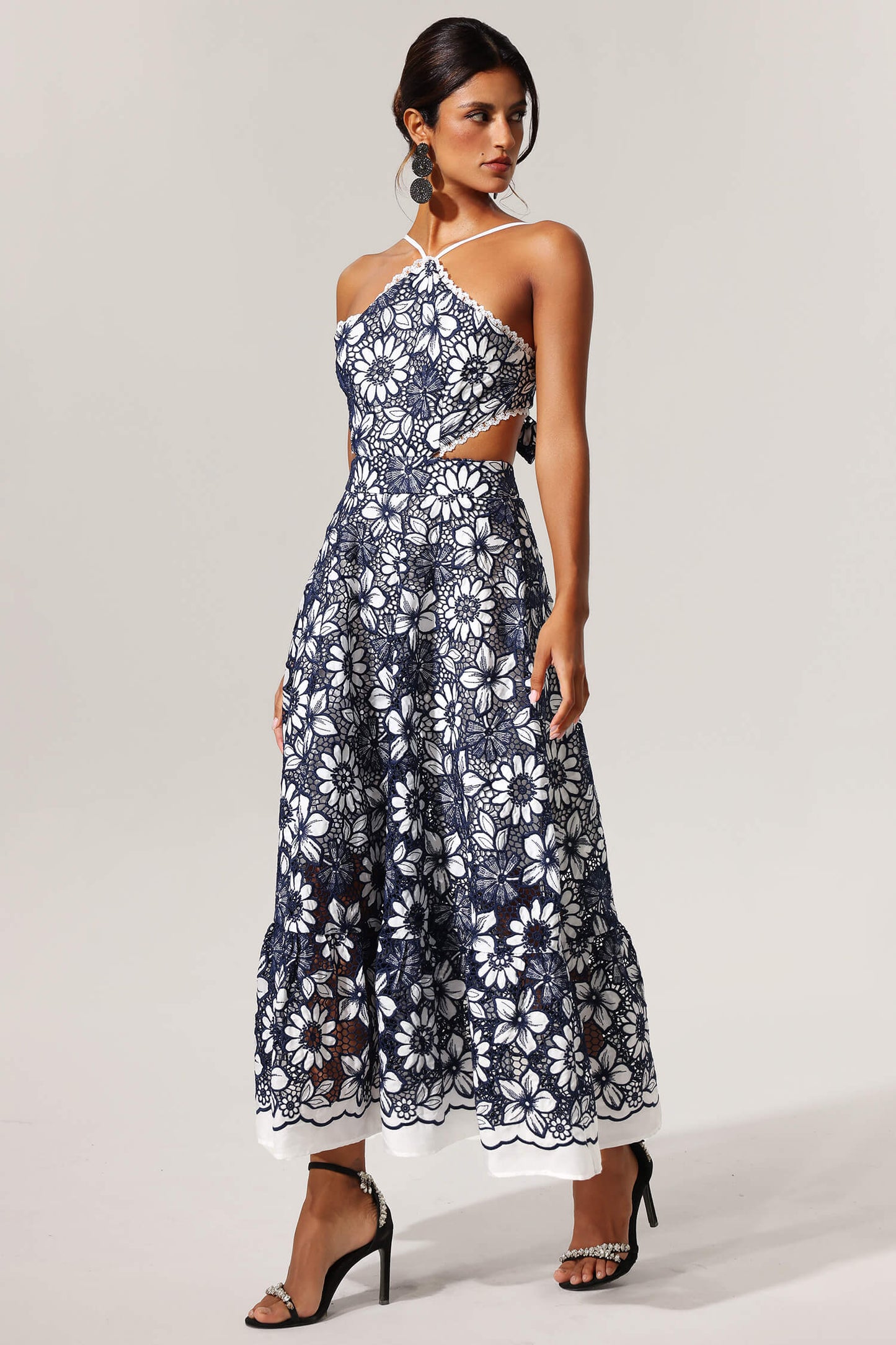 Vestido bordados com alças - Laine