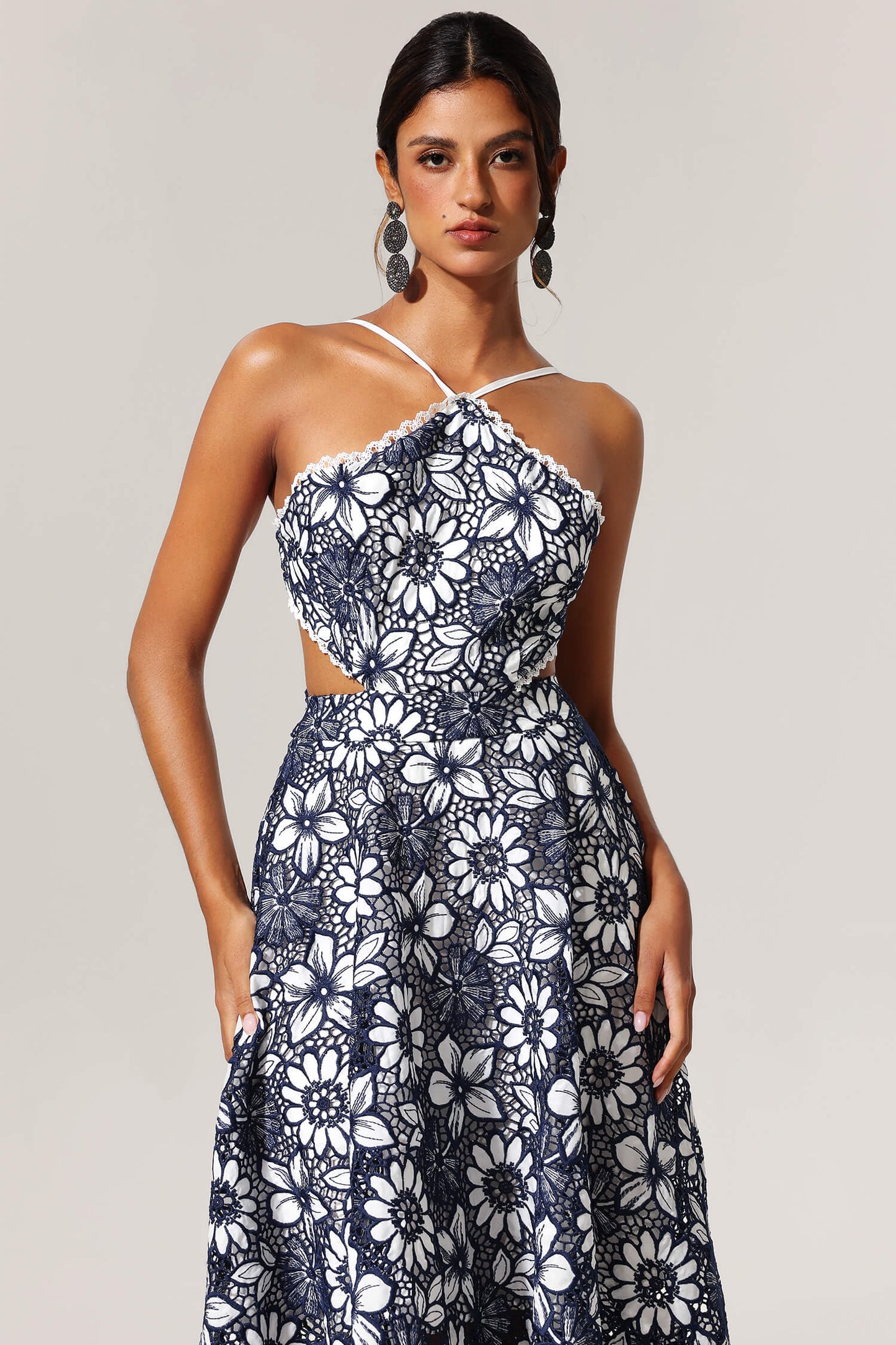 Vestido bordados com alças - Laine