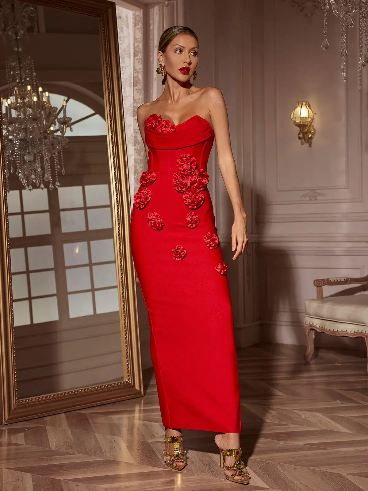 Vestido apliques 3D sem alça - Atila