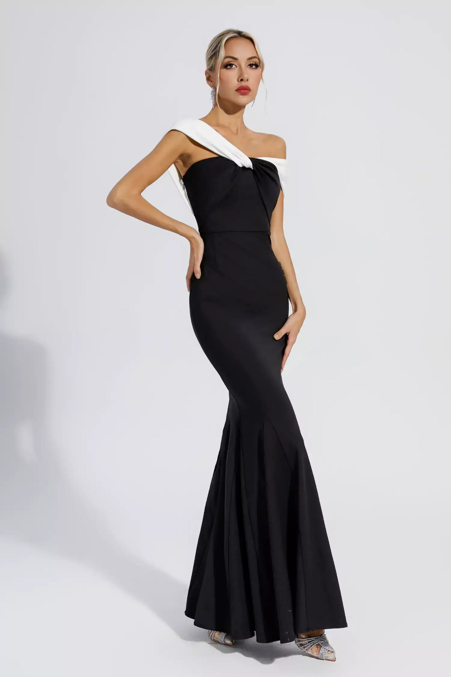 Vestido sereia ombros à mostra - Queencie