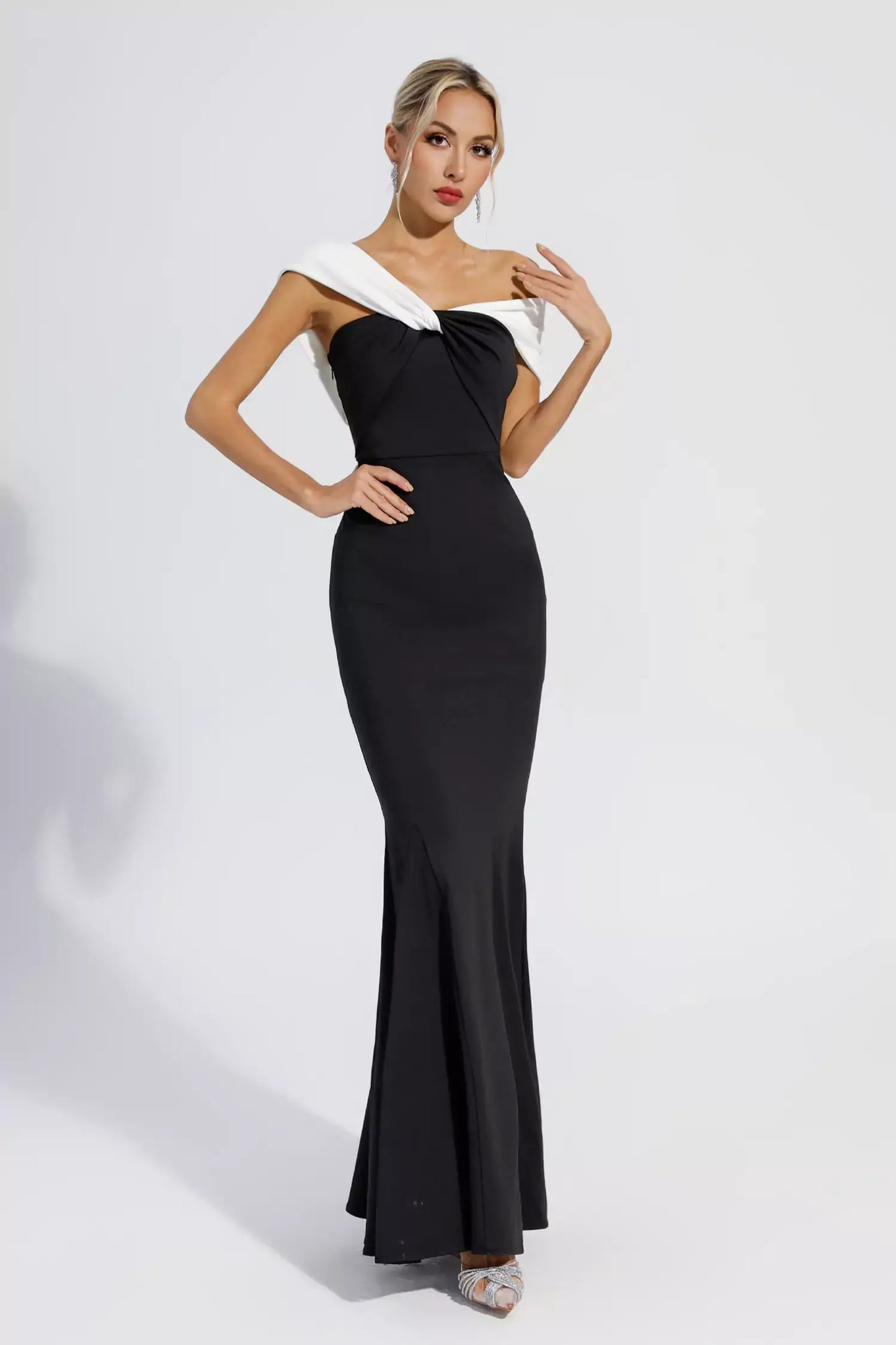 Vestido sereia ombros à mostra - Queencie
