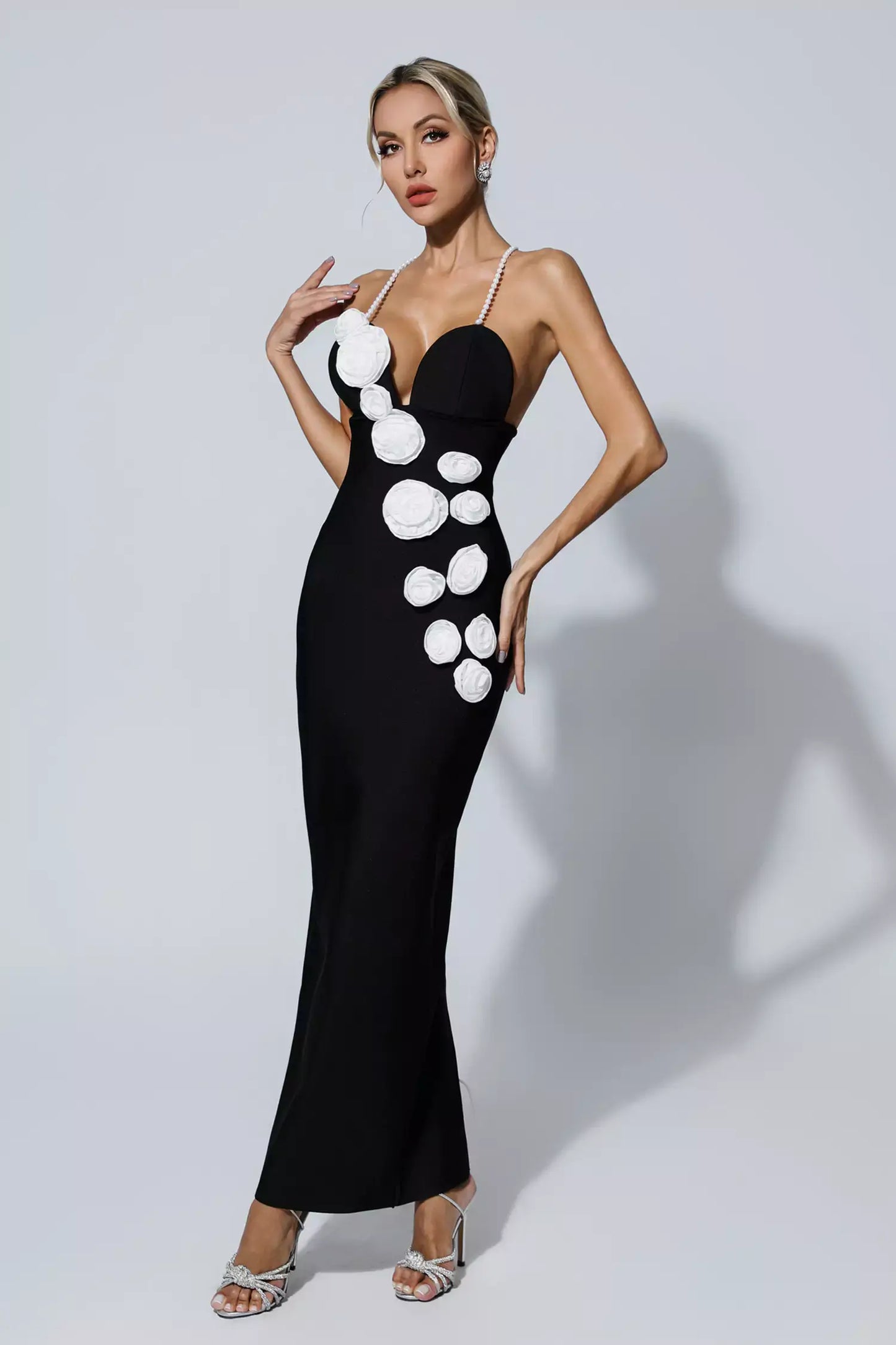 Vestido decote em V e flores - Charmaine