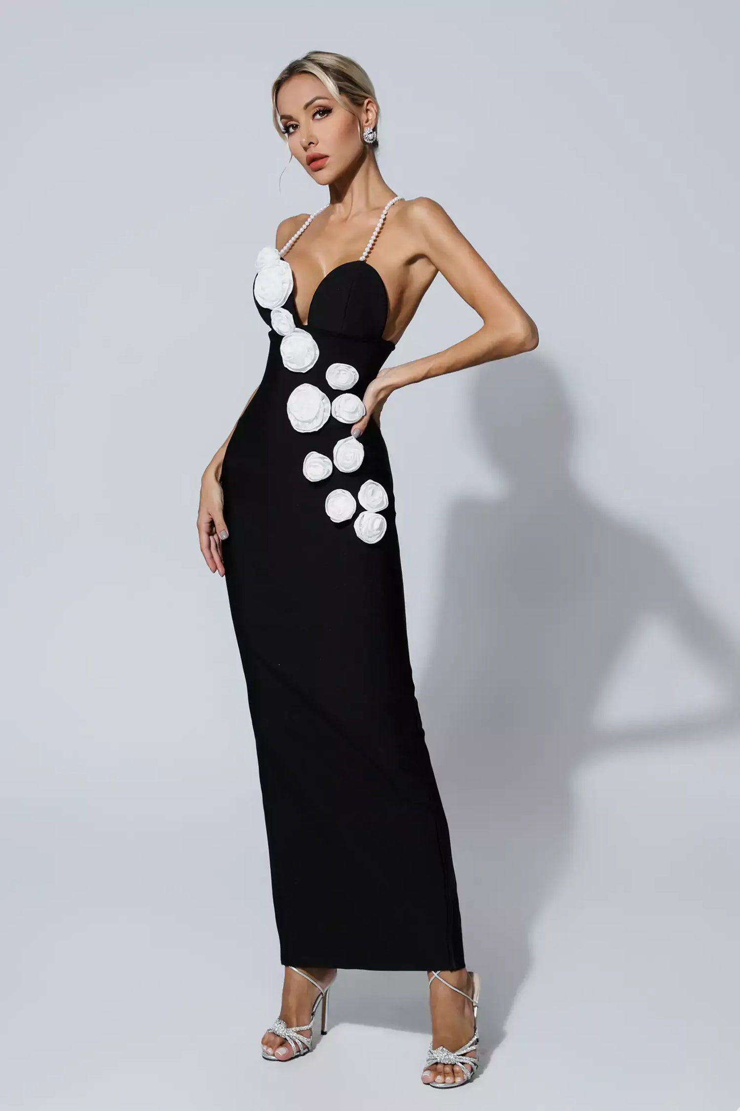 Vestido decote em V e flores - Charmaine