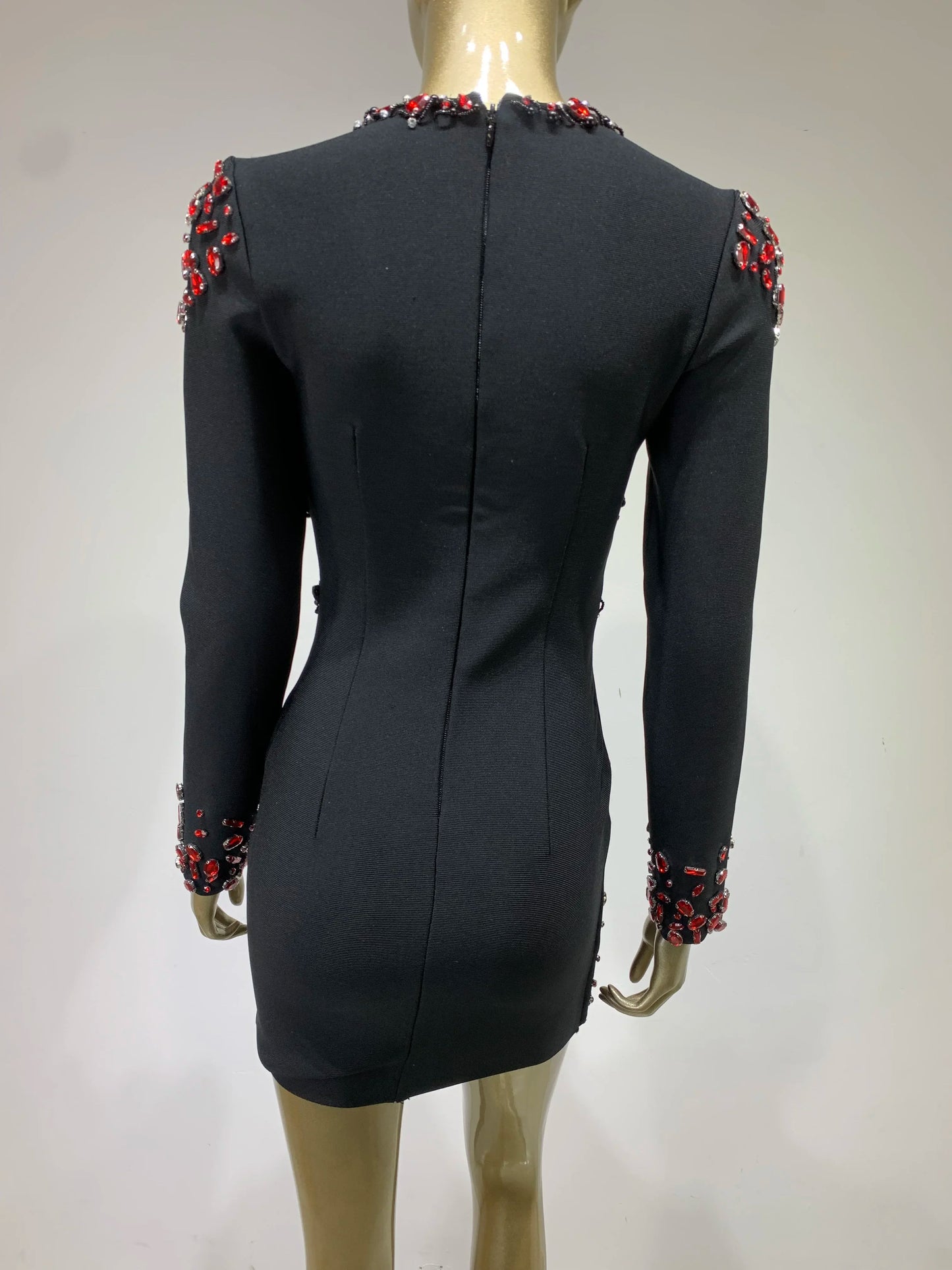 Vestido decote e pedraria - Alari