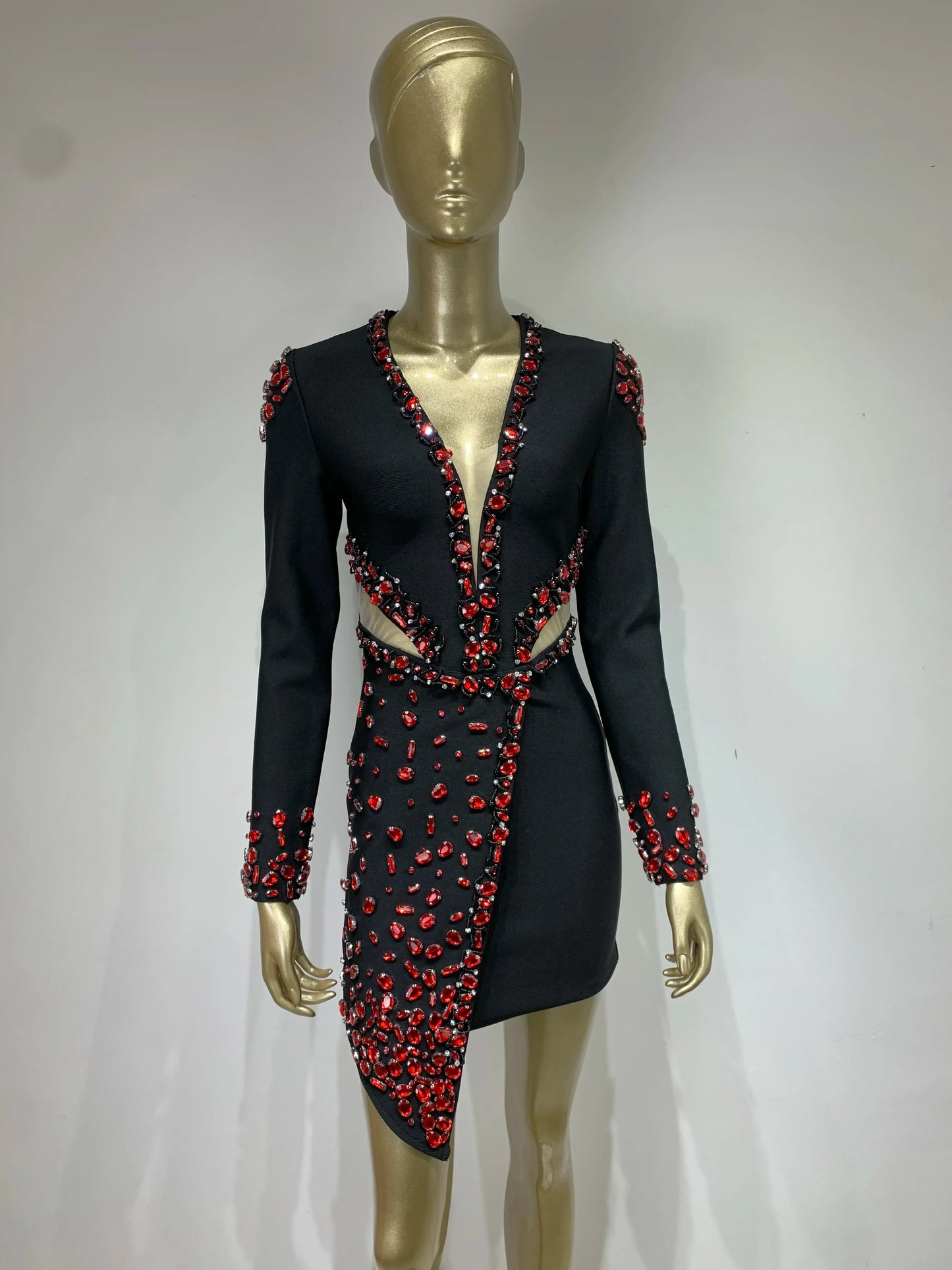 Vestido decote e pedraria - Alari