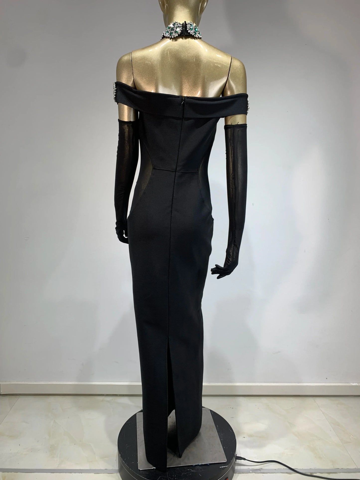 Vestido gola pedraria - Flynn