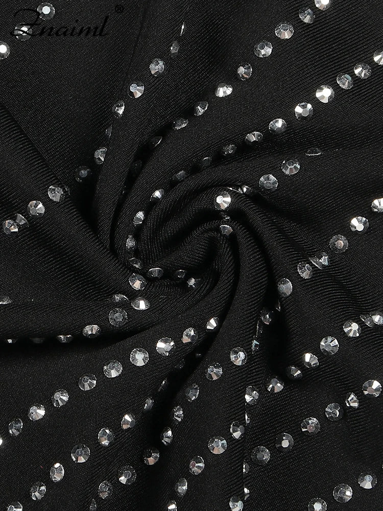 Vestido com fenda grande e strass - Silvia