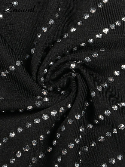Vestido com fenda grande e strass - Silvia