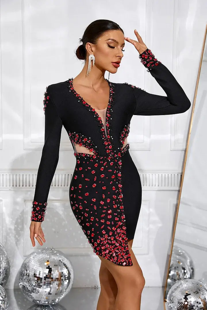 Vestido decote e pedraria - Alari