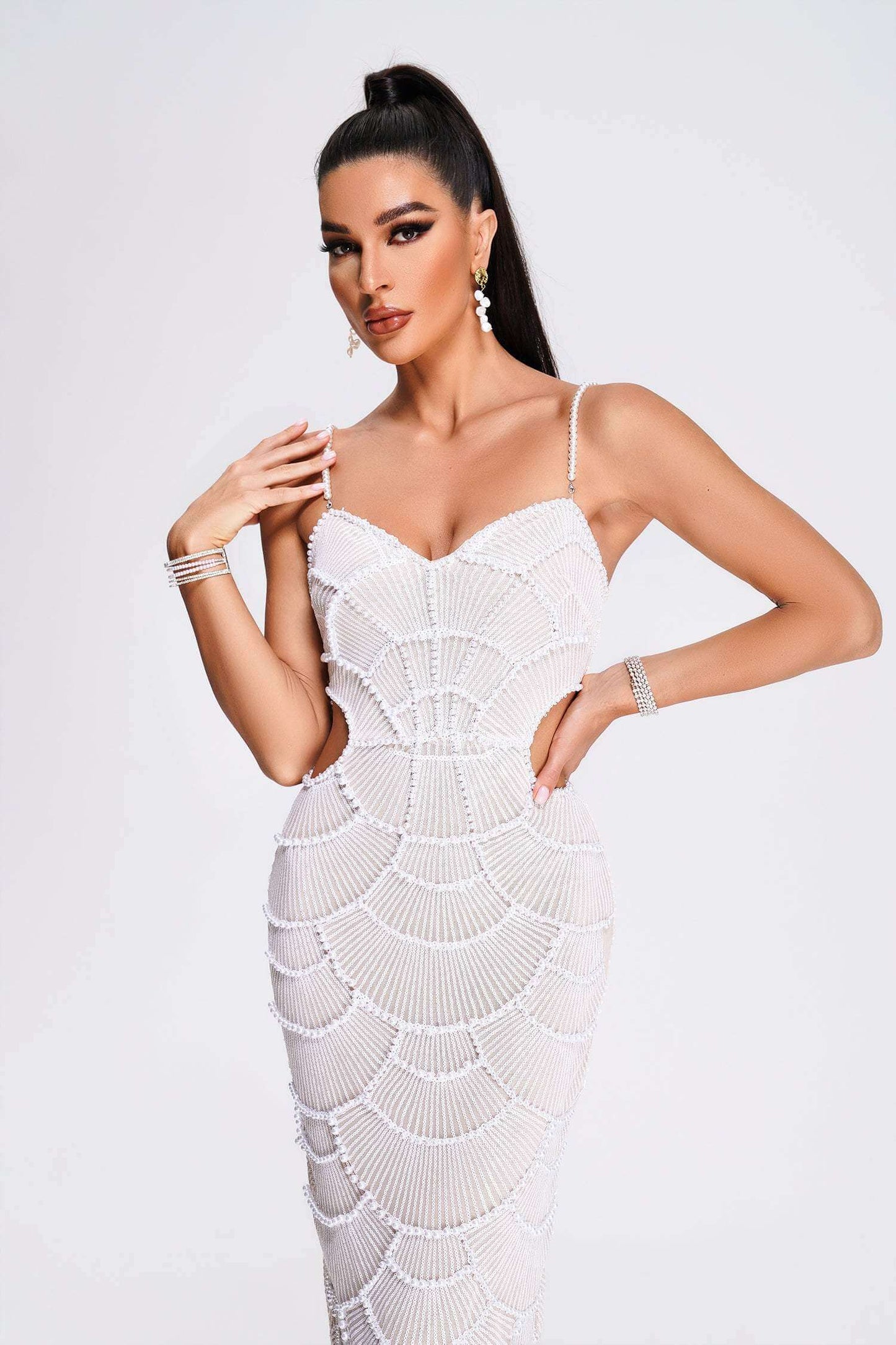 Vestido luxo pérolas brancas - Thalia